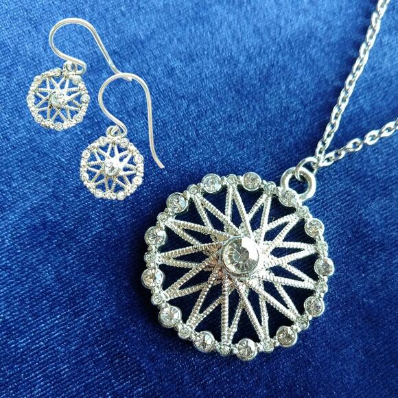 Silver Sparkle Starburst Matching Necklace and Earring Set 18"-20" new old stock - Picture 1 of 13